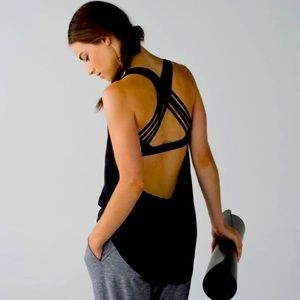 Lululemon free to be wild too size 6